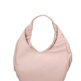 Katrina Sa Borsa a spalla