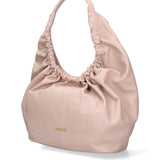 Katrina Sa Borsa a spalla