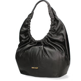 Katrina Sa Borsa a spalla