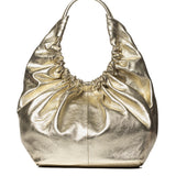 Katrina Sa Borsa a spalla