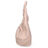Katrina Sa Borsa a spalla