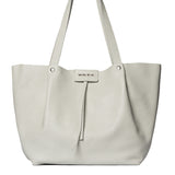 Laura Do Borsa a spalla