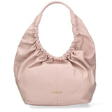 Katrina Sa Borsa a spalla